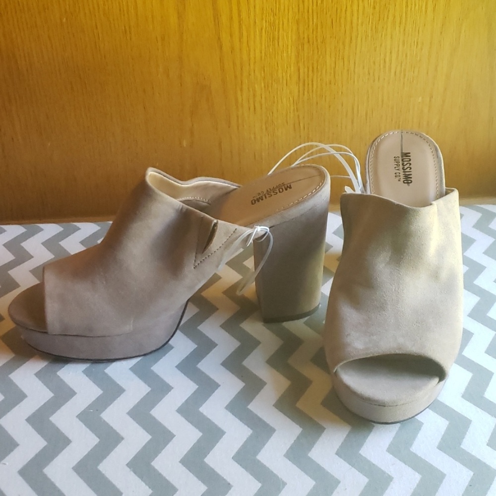 Shoes - Picture 2 of 6